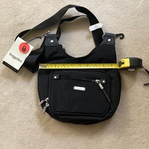 Baggallini RFID black cross city bag. Wear as shoulder or crossbody. BNWT.